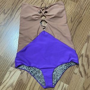Acacia Bronx one piece